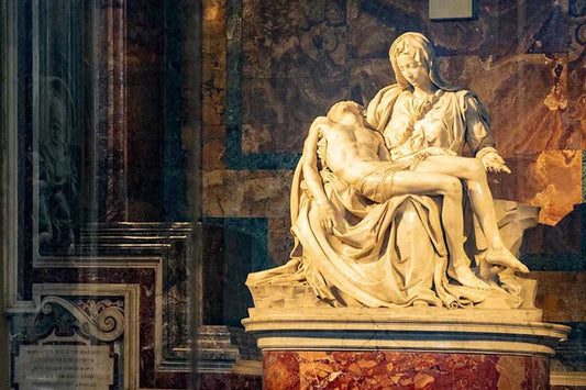 What Are Famous Sculptures Around the World? From Ancient Stone to Modern Steel Icons